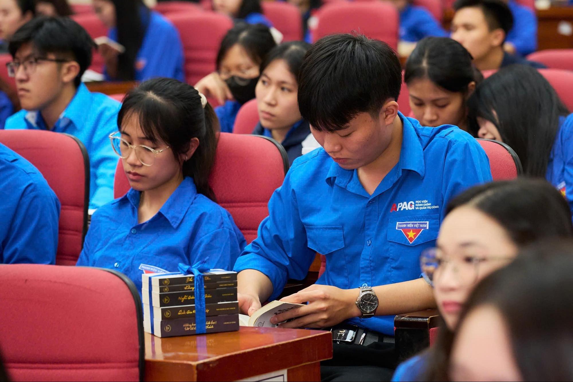 Nhật ký Hành trình Từ Trái Tim: Xây dựng thế hệ trẻ giàu khát vọng lớn và trách nhiệm với đất nước - Ảnh 11.