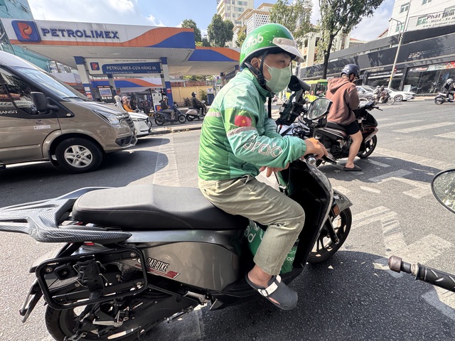 Tài xế xe công nghệ chuyển sang xe điện để tiết kiệm Chi phí xăng năm 2026 - Ảnh 3. Tài xế xe công nghệ chuyển sang xe điện để tiết kiệm Chi phí xăng năm 2026 - Ảnh 3.