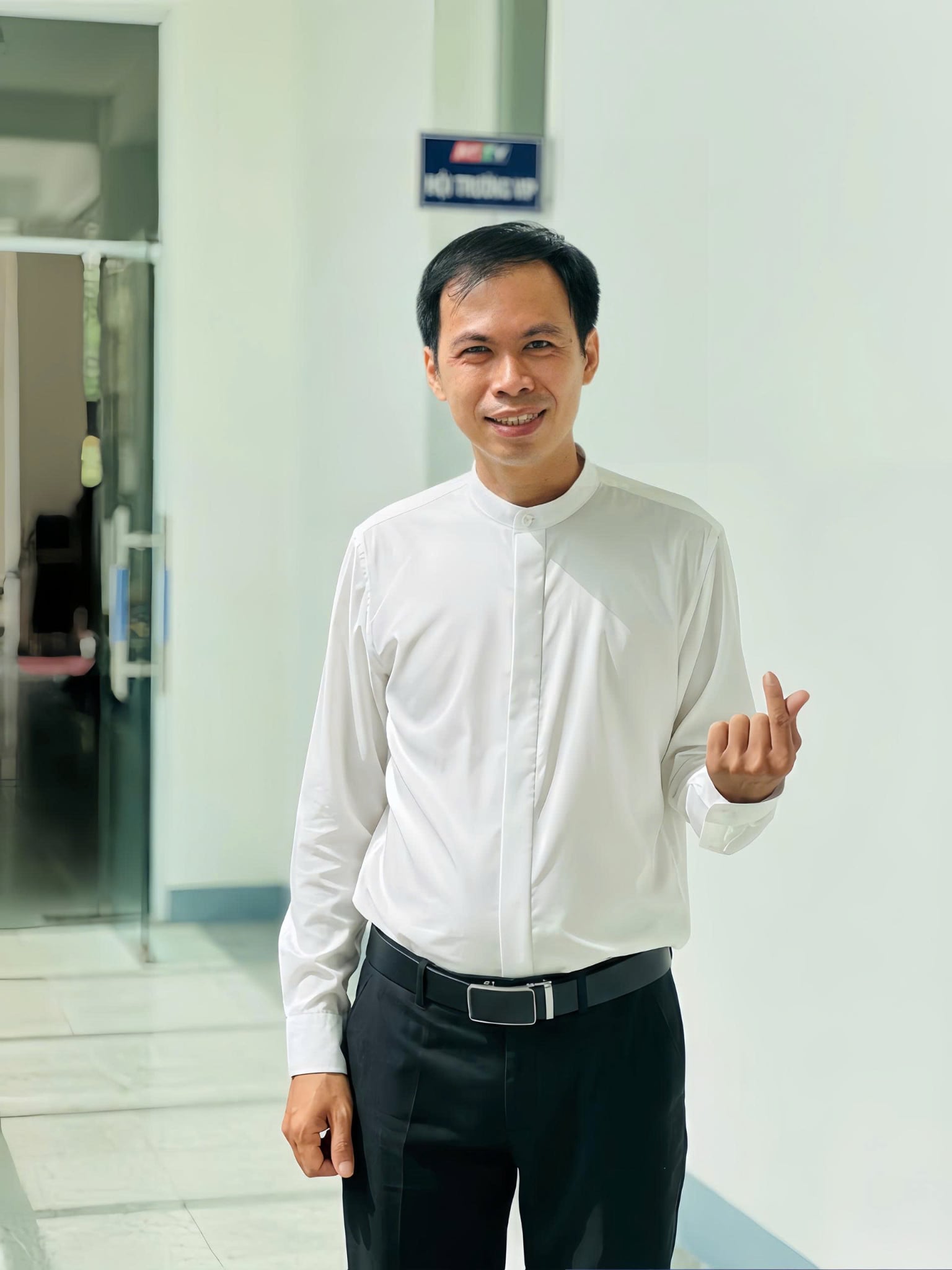 Nhạc sĩ Th&aacute;i Nguy&ecirc;n d&ugrave;ng ca sĩ ảo &Aacute;i Trinh t&aacute;i hiện k&yacute; ức học tr&ograve; - Ảnh 1.