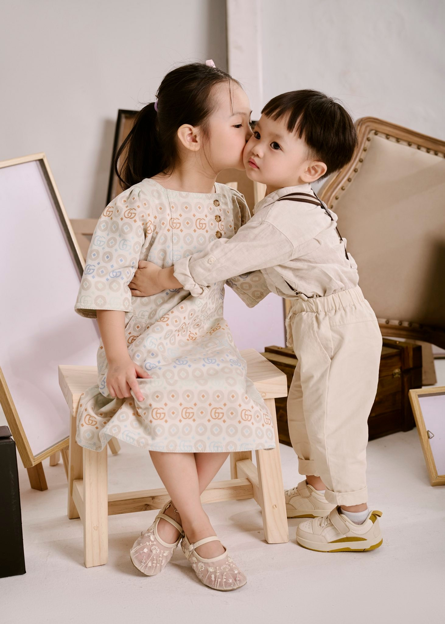 &Aacute;i nữ nh&agrave; đại gia Cường Đ&ocirc; La: Mới 6 tuổi đ&atilde; biết phụ mẹ chăm em, c&oacute; n&eacute;t "mỹ nh&acirc;n" ngay từ nhỏ - Ảnh 6.