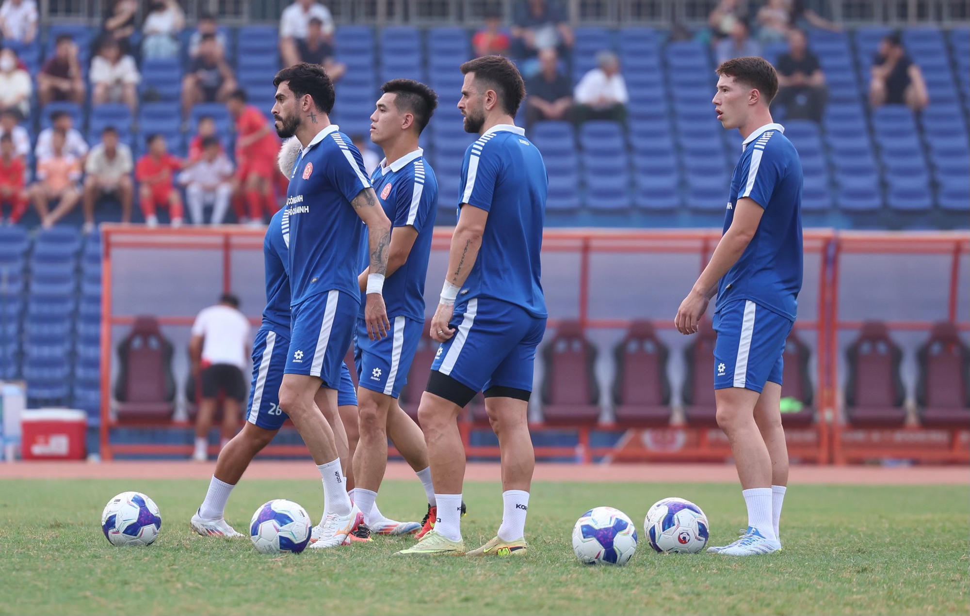 Thanh H&oacute;a g&acirc;y sốc khi v&ugrave;i dập CLB C&ocirc;ng an TP HCM đến 4 b&agrave;n kh&ocirc;ng gỡ - Ảnh 3.