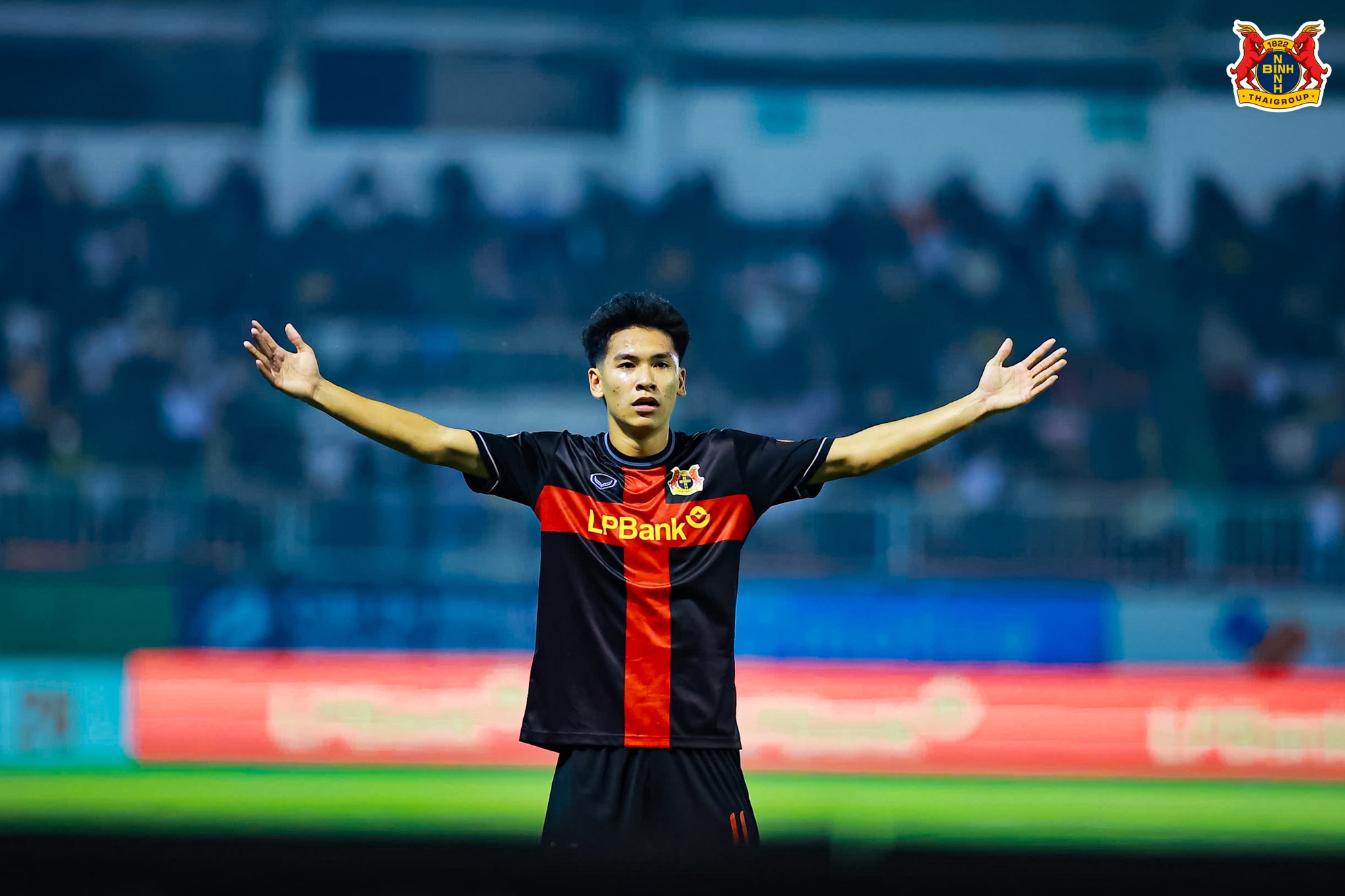 HLV Vũ Tiến Th&agrave;nh dẫn qu&acirc;n đ&aacute;nh bại CLB Ho&agrave;ng Anh Gia Lai - Ảnh 6.