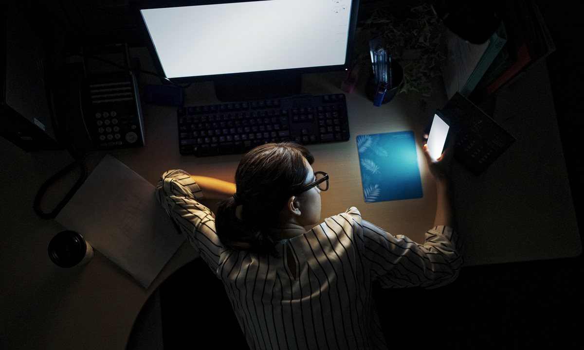 Nỗi lo lắng của người lao động Trung Quốc giữa Cơn sốt AI dữ dội năm 2026 - Ảnh 2.