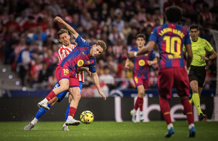 Lewandowski định đoạt chiến thắng, Barcelona bứt tốc cuộc đua v&ocirc; địch La Liga - Ảnh 1.