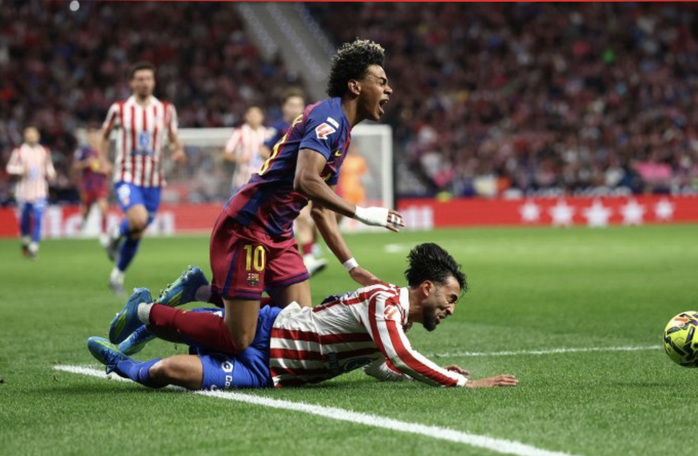 Lewandowski định đoạt chiến thắng, Barcelona bứt tốc cuộc đua v&ocirc; địch La Liga - Ảnh 4.