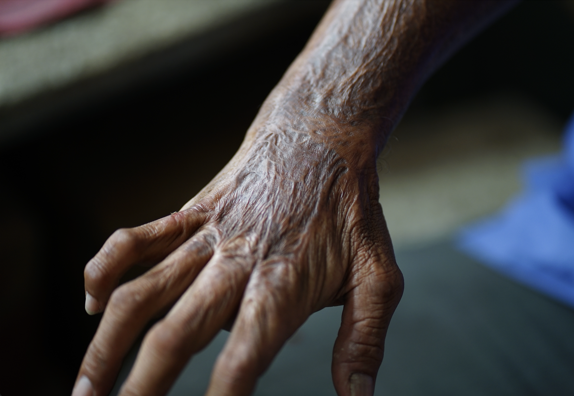 Một ng&agrave;y theo ch&acirc;n người đ&agrave;n &ocirc;ng b&aacute;n v&eacute; số vẫn đi ph&aacute;t cơm cho bệnh nh&acirc;n ngh&egrave;o: &ldquo;Thấy m&igrave;nh, c&ocirc; b&aacute;c mừng lắm&hellip;&rdquo;- Ảnh 8.