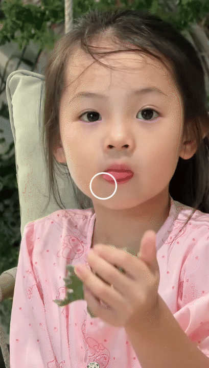 &Aacute;i nữ nh&agrave; đại gia Cường Đ&ocirc; La: Mới 6 tuổi đ&atilde; biết phụ mẹ chăm em, c&oacute; n&eacute;t "mỹ nh&acirc;n" ngay từ nhỏ - Ảnh 2.