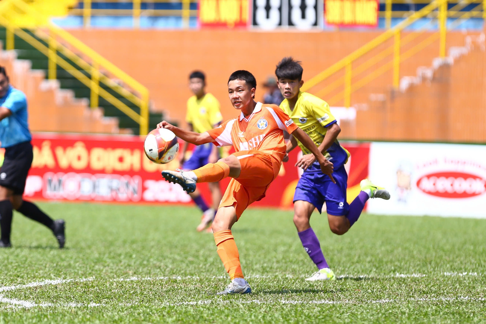 VCK U15 quốc gia – Cúp Modern 2026: Xác định thêm những tấm vé vào tứ kết - Ảnh 3.