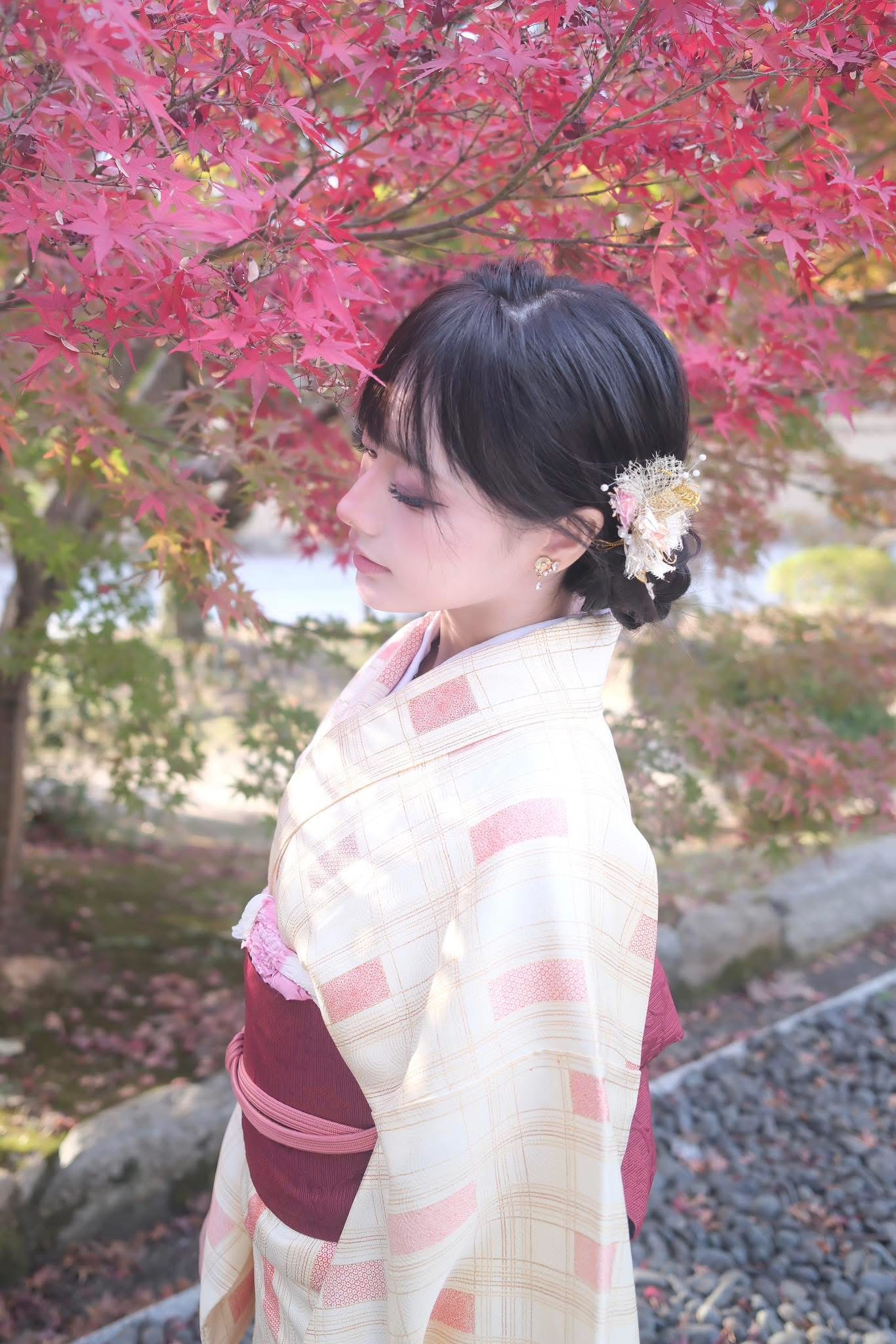 Chỉ một khoảnh khắc v&eacute;n t&oacute;c, "nữ thần" giới cosplay khiến h&agrave;ng triệu fan nam rung rinh v&igrave; qu&aacute; đỗi ngọt ng&agrave;o - Ảnh 1.