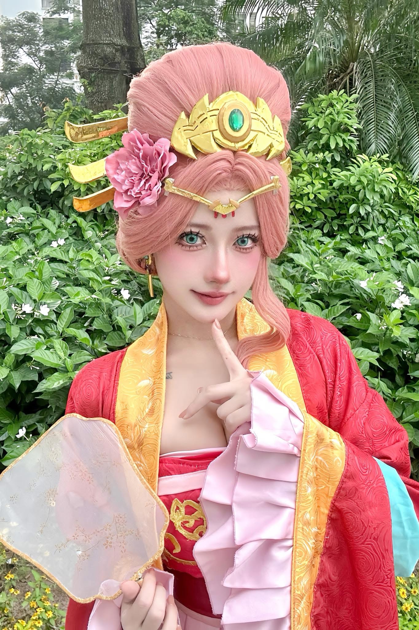Chỉ một khoảnh khắc v&eacute;n t&oacute;c, "nữ thần" giới cosplay khiến h&agrave;ng triệu fan nam rung rinh v&igrave; qu&aacute; đỗi ngọt ng&agrave;o - Ảnh 2.