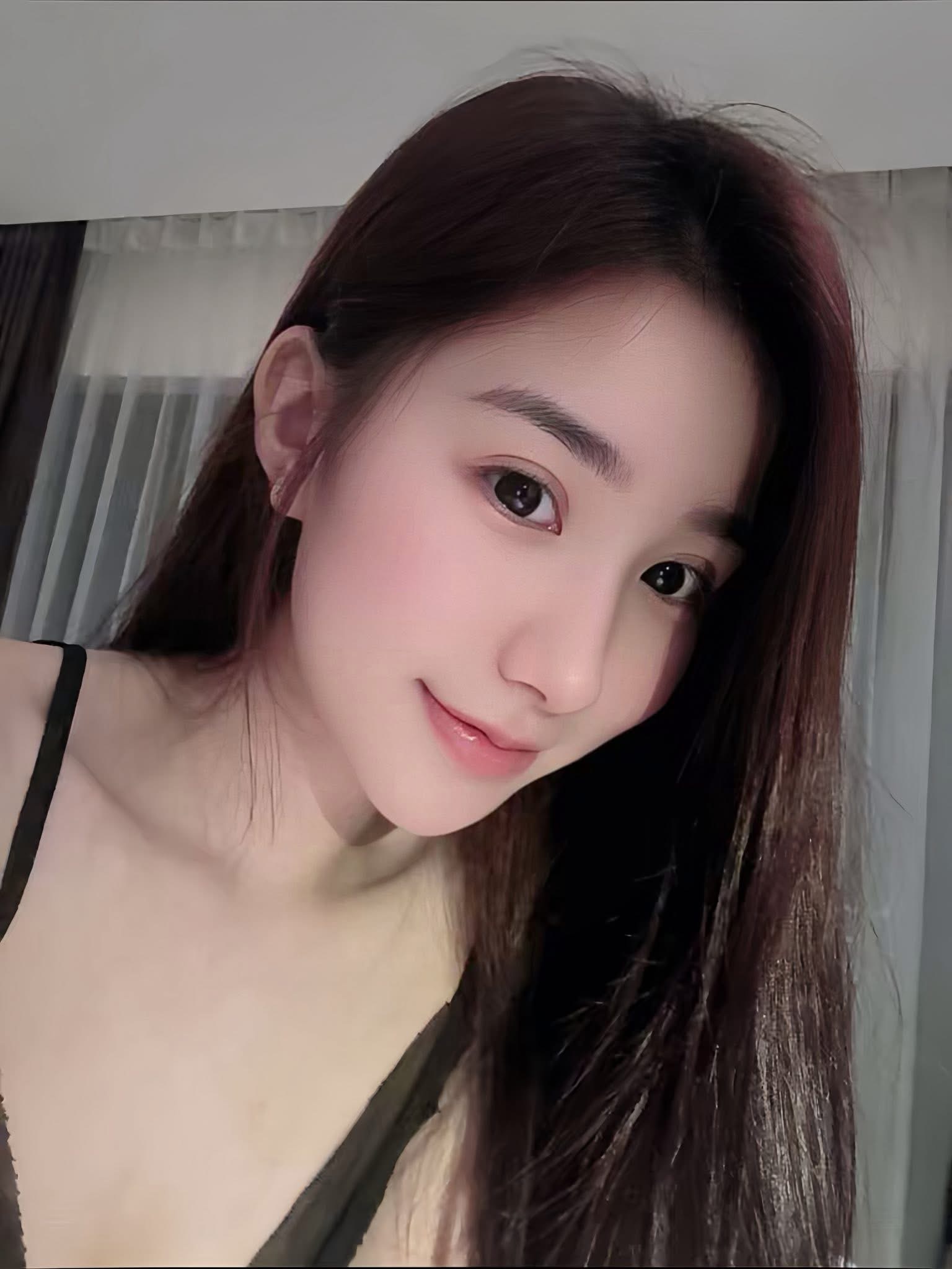 POV: G&oacute;c nh&igrave;n "bạn trai" Tiểu H&yacute;, ngắm trọn nhan sắc hot girl ở cự ly 1cm - Ảnh 2.