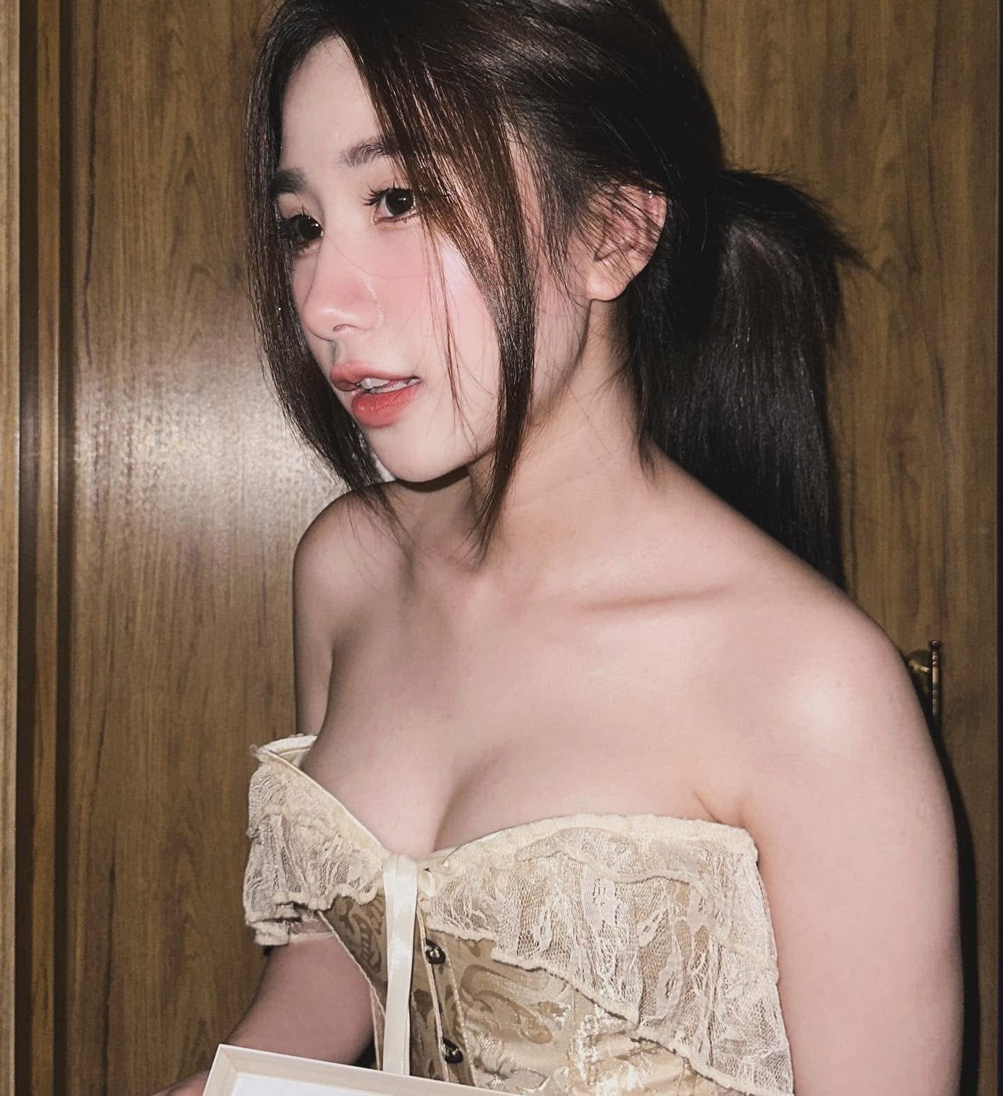 POV: G&oacute;c nh&igrave;n "bạn trai" Tiểu H&yacute;, ngắm trọn nhan sắc hot girl ở cự ly 1cm - Ảnh 9.