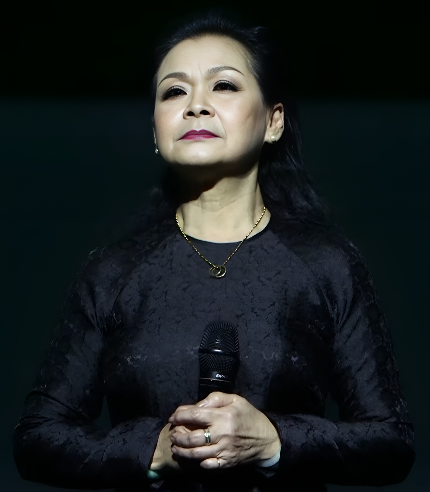 Kh&aacute;nh Ly: "Ngo&agrave;i qu&ecirc; hương của m&igrave;nh ra th&igrave; đời sống ở đ&acirc;u cũng kh&oacute; khăn" - Ảnh 2.