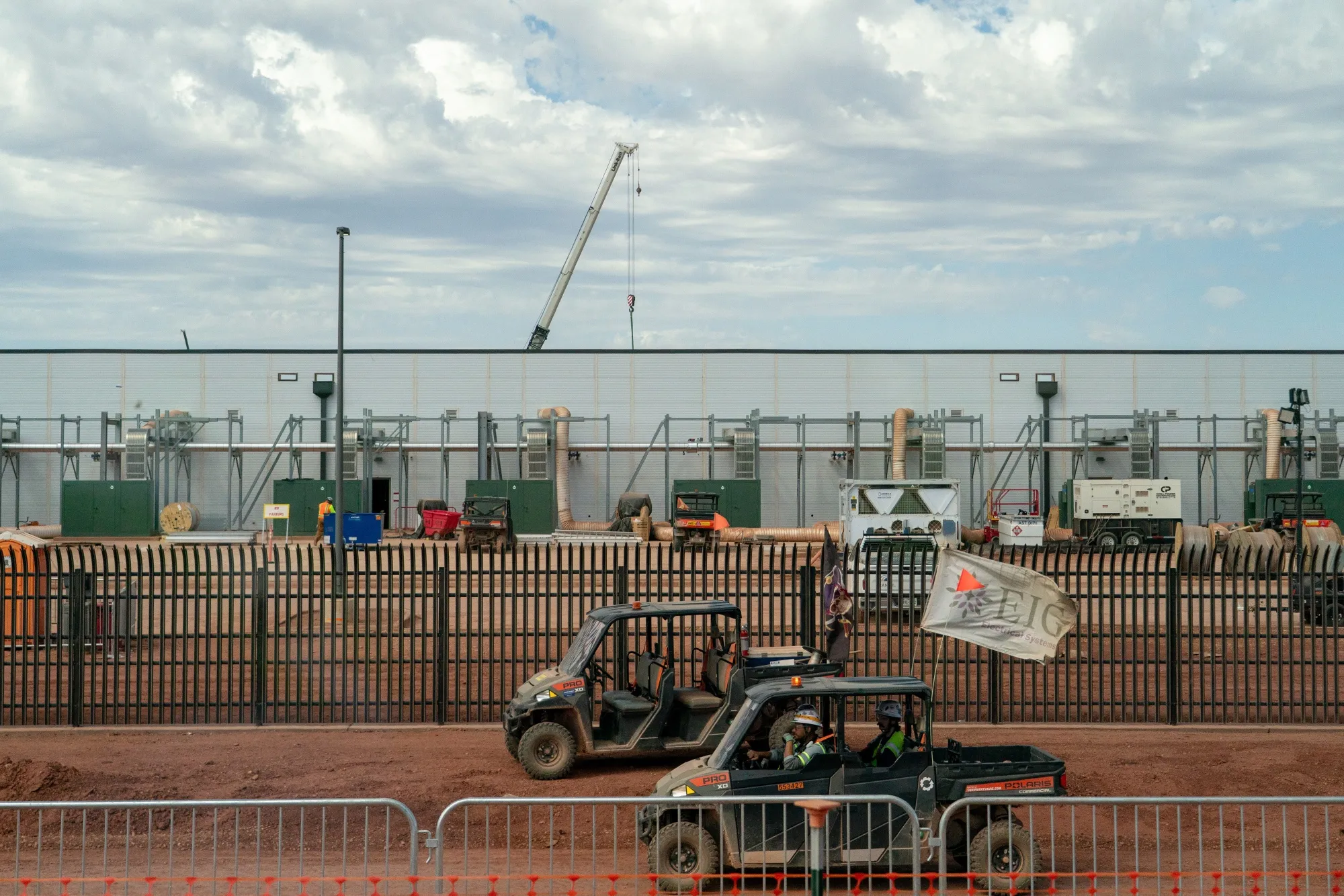 Tiền kh&ocirc;ng thiếu nhưng dự &aacute;n trung t&acirc;m dữ liệu tại Mỹ ho&atilde;n v&igrave; thiếu m&aacute;y biến thế - Ảnh 1.