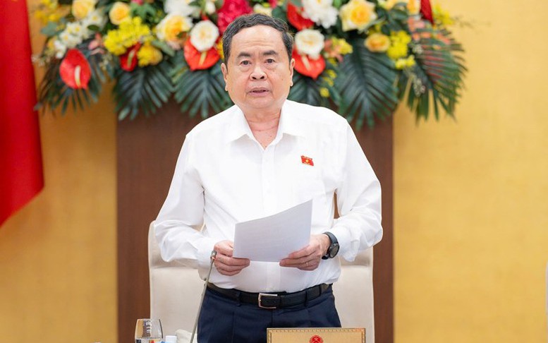 Đại biểu Quốc hội kh&oacute;a XVI viếng Chủ tịch Hồ Ch&iacute; Minh trước kỳ họp thứ nhất - Ảnh 12.