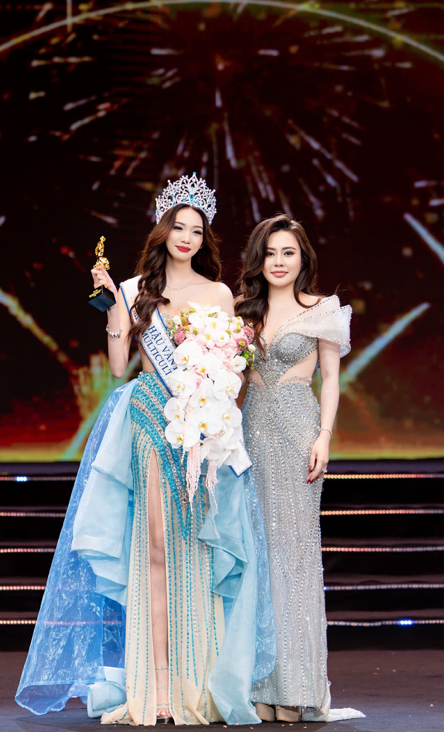 Nữ sinh 18 tuổi Nguyễn Trần H&agrave; Linh đăng quang Hoa hậu Văn Ho&aacute; Việt Nam 2026  - Ảnh 5.