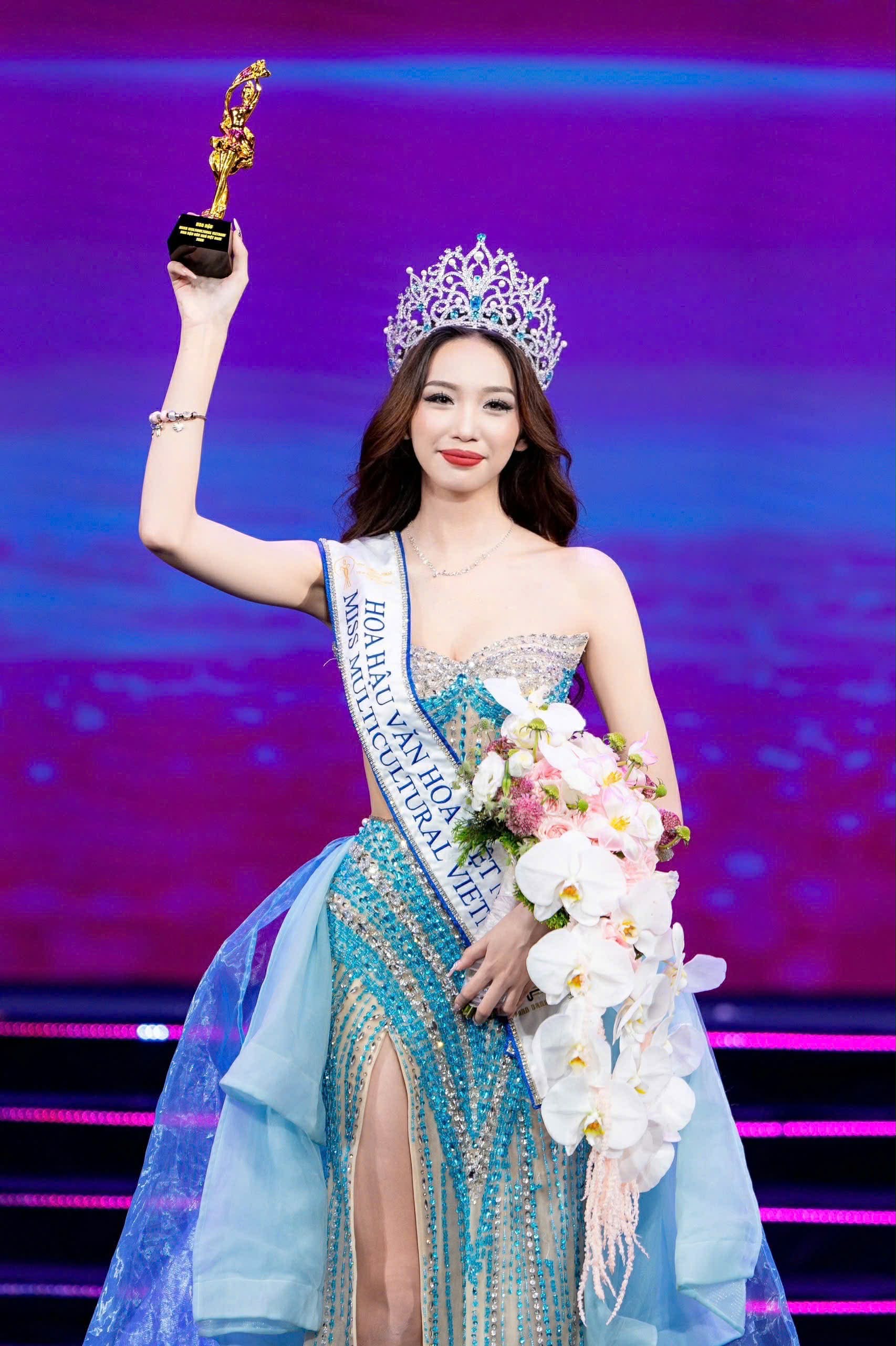 Nữ sinh 18 tuổi Nguyễn Trần H&agrave; Linh đăng quang Hoa hậu Văn Ho&aacute; Việt Nam 2026  - Ảnh 1.