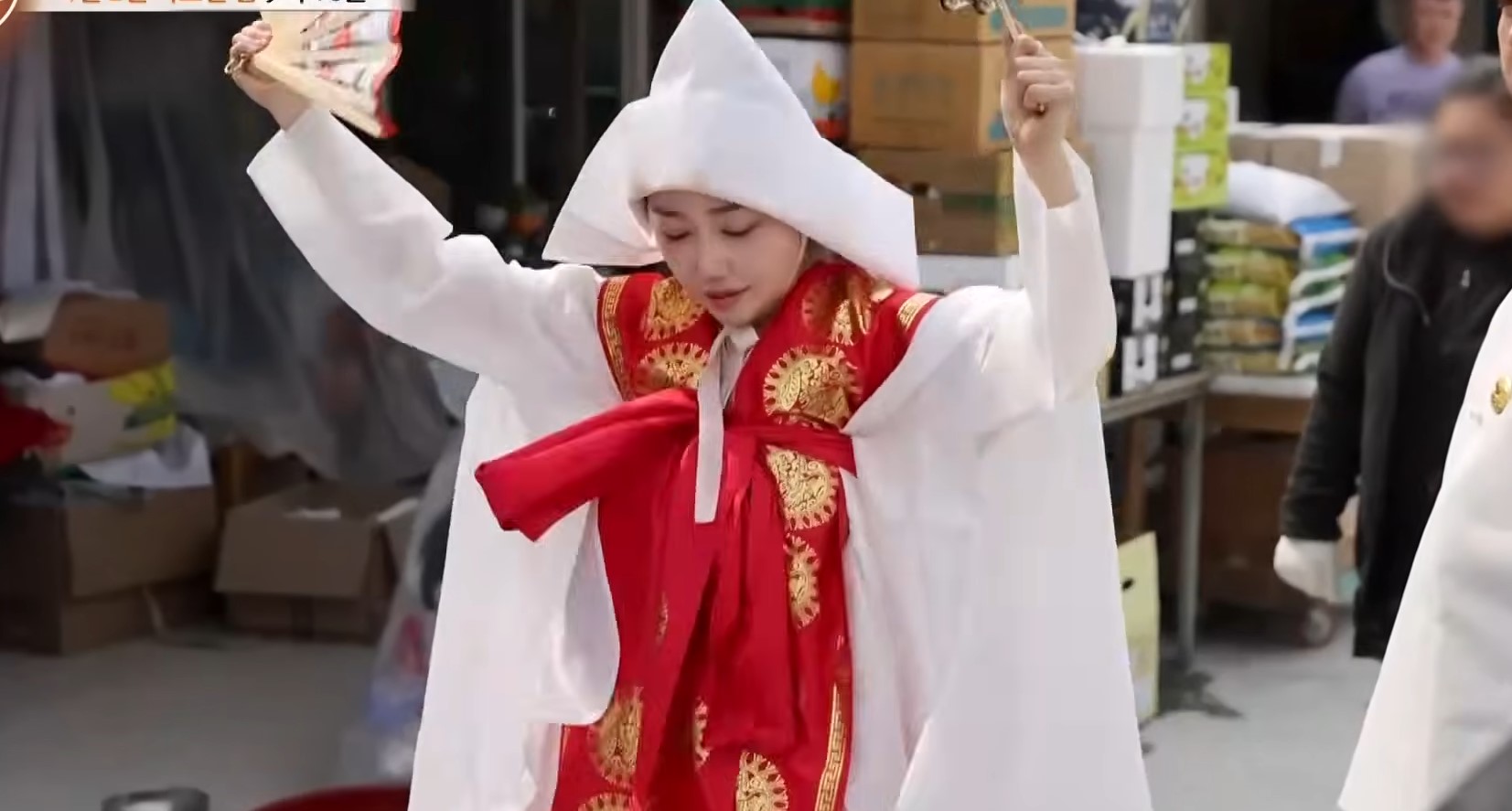 Qu&aacute; khứ kh&oacute; tin của nữ ph&aacute;p sư sinh năm 1993: Idol nh&oacute;m nhạc nữ nổi tiếng, c&oacute; lu&ocirc;n cả bằng trọng t&agrave;i b&oacute;ng đ&aacute;- Ảnh 8.