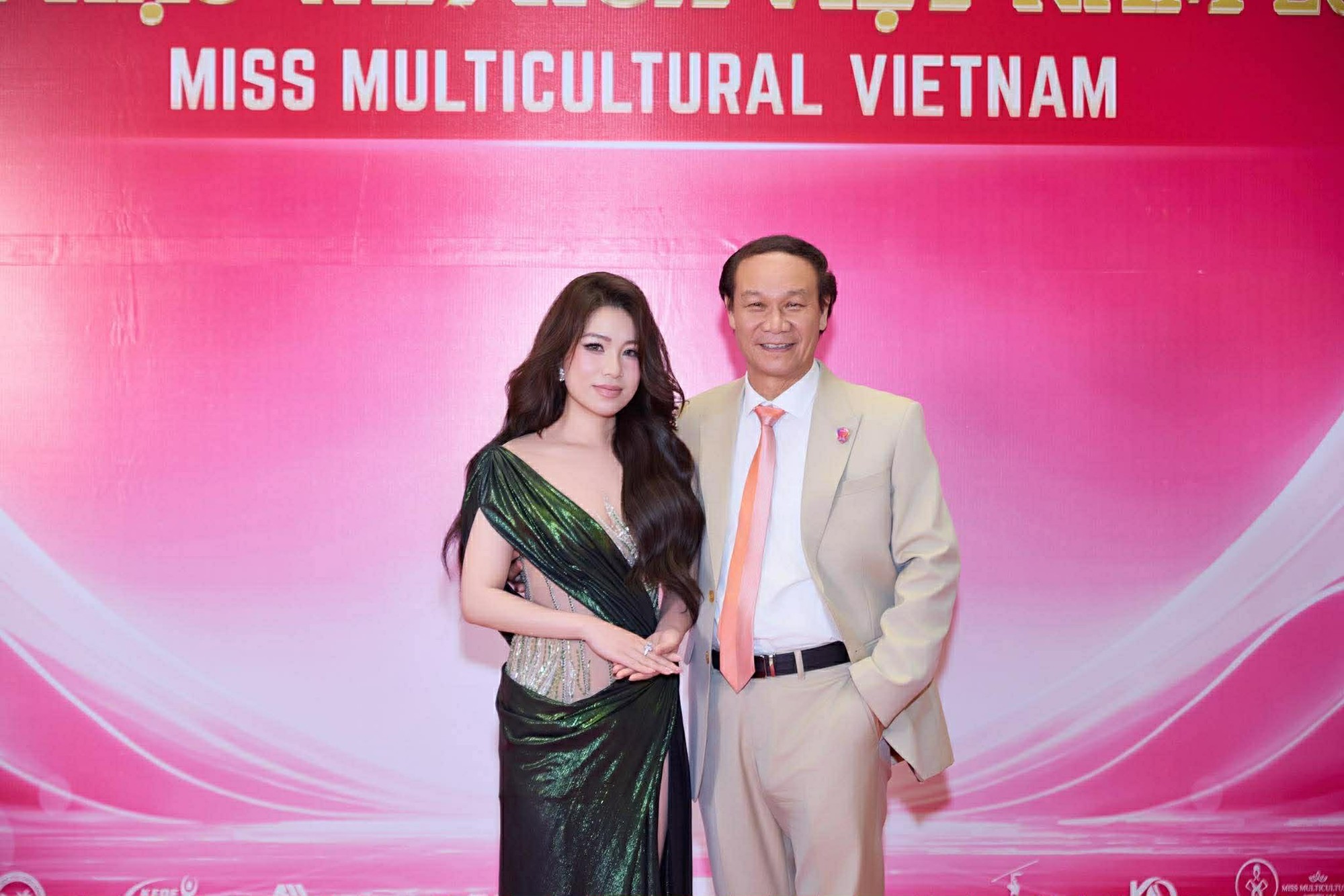 Ngồi ghế gi&aacute;m khảo, NTK Trinh Trinh n&oacute;i g&igrave; về t&acirc;n hoa hậu H&agrave; Linh?- Ảnh 5.