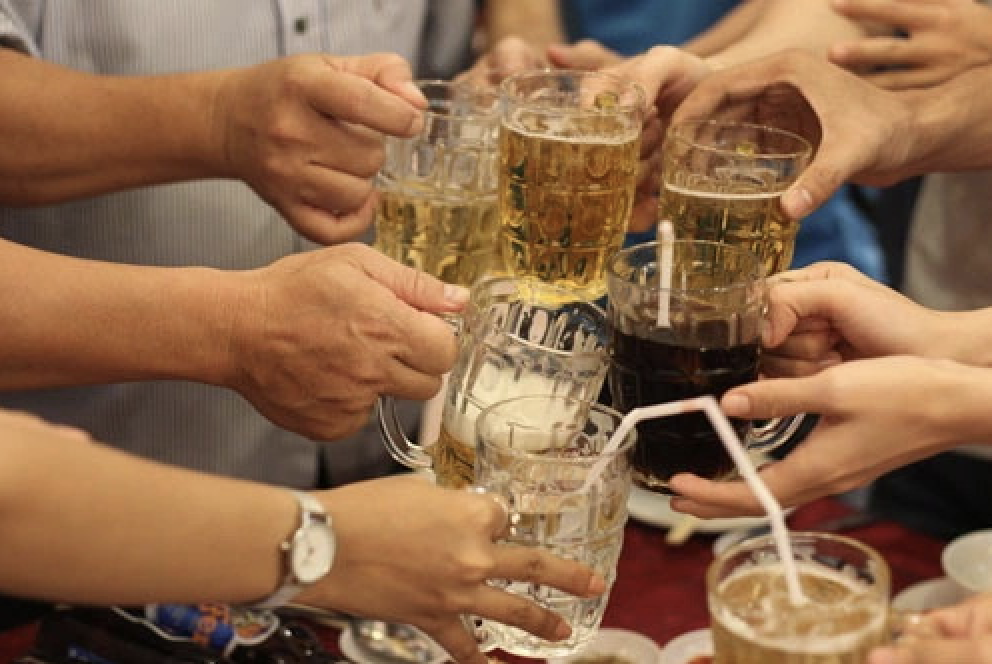 Phạt uống rượu bia: Nghị định mới 2026 quy định mức phạt nghiêm khắc - Ảnh 1.