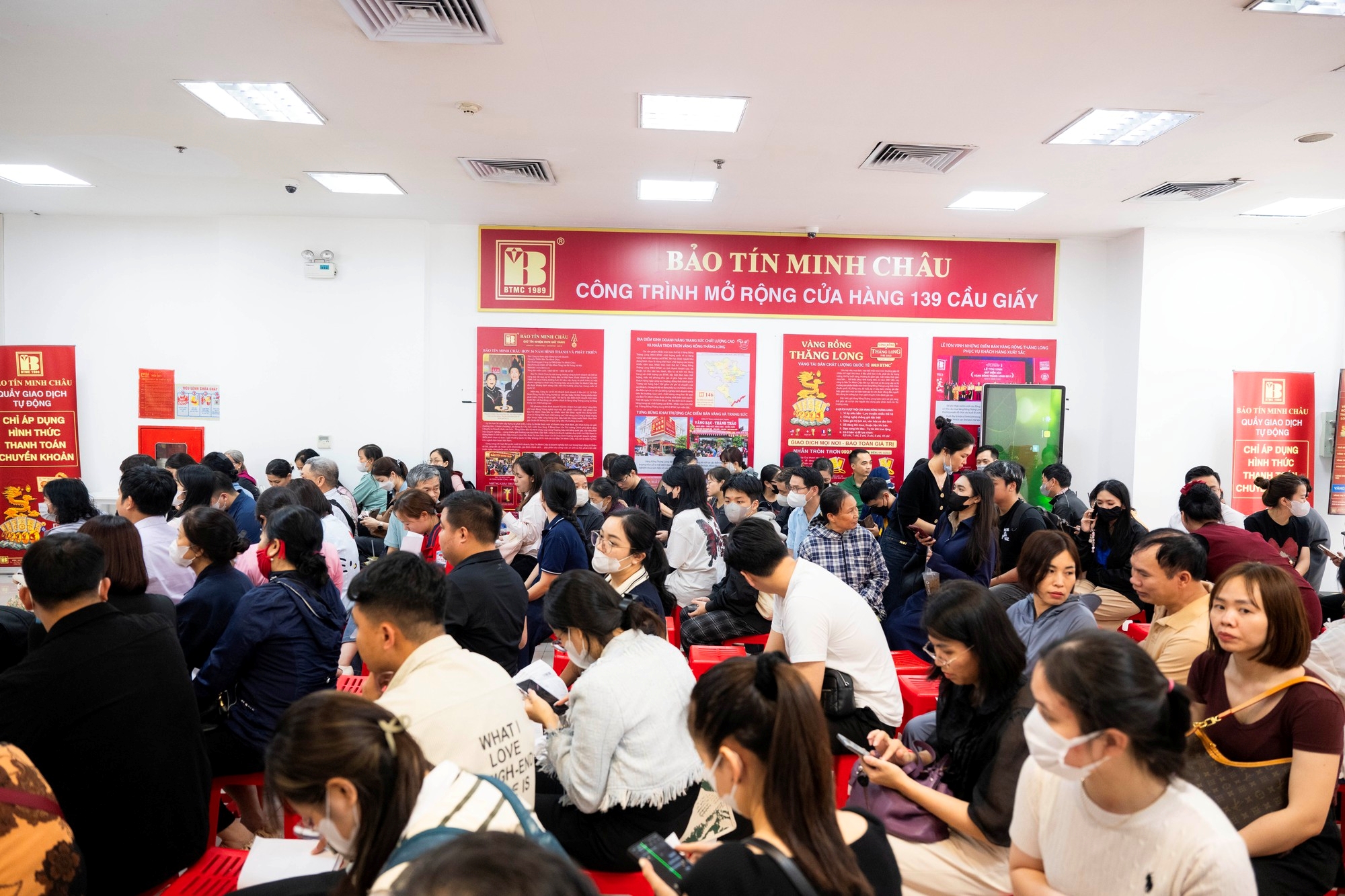 Cập nhật: &Ocirc;ng chủ Bảo T&iacute;n Minh Ch&acirc;u v&agrave; con trai bị khởi tố - Ảnh 3.