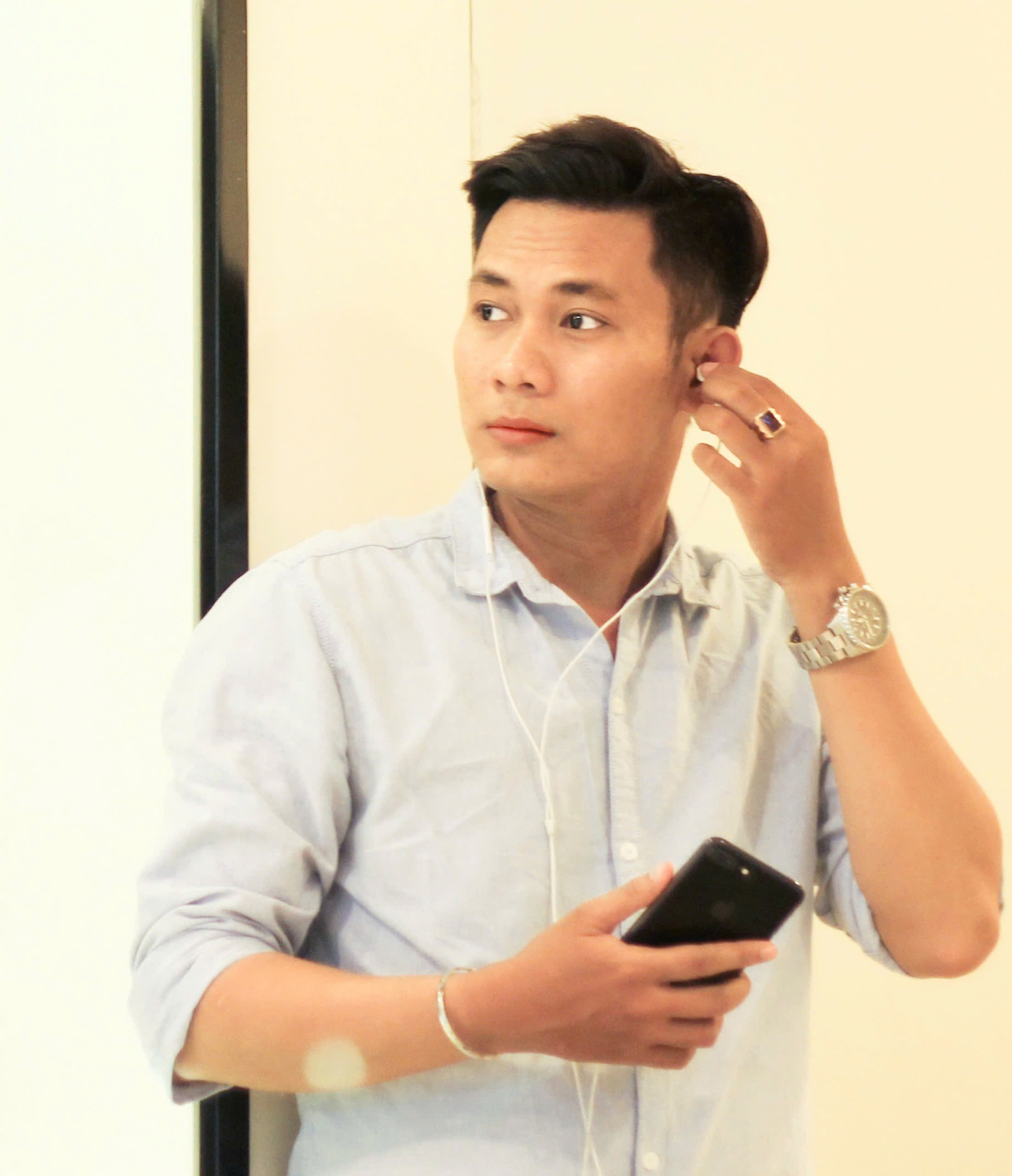 Sau cơn sốt "Xin lỗi, anh chỉ l&agrave; thằng b&aacute;n b&aacute;nh gi&ograve;", đạo diễn Đặng Tuấn Chinh giờ ra sao? - Ảnh 1.