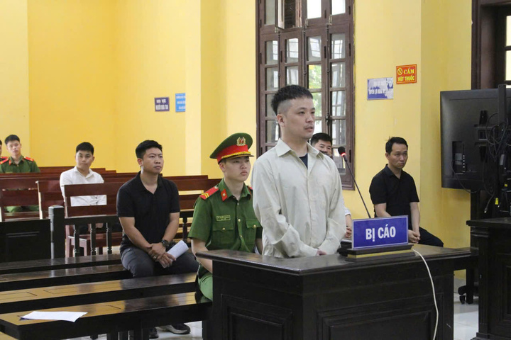 Cưỡng đoạt tiền của CSGT , TikToker L&ecirc; Việt H&ugrave;ng nhận 7 , 5 năm t&ugrave; giam - Ảnh 1.