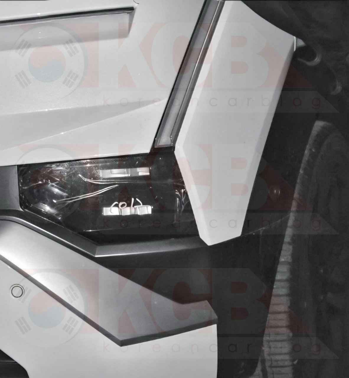 B&oacute;c t&aacute;ch chi tiết thiết kế mới lạ tr&ecirc;n Hyundai Tucson 2027: Đ&egrave;n mới đặt rất thấp, xi-nhan dạng dọc, m&agrave;n h&igrave;nh ng&agrave;y c&agrave;ng lớn- Ảnh 1.