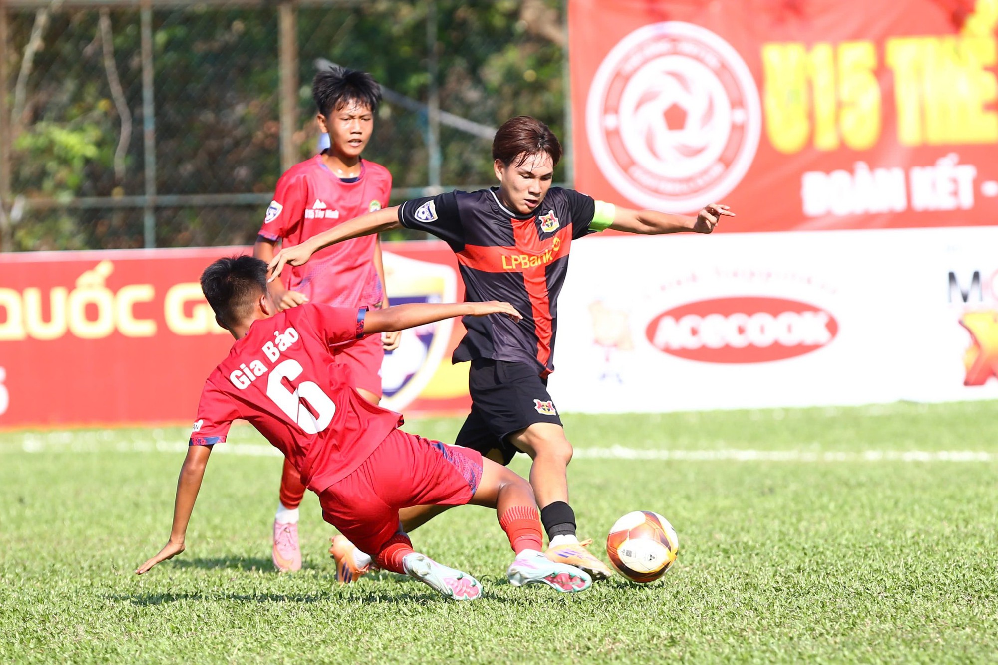 VCK U15 quốc gia &ndash; C&uacute;p Modern 2026: X&aacute;c định đủ 8 đội g&oacute;p mặt tại tứ kết - Ảnh 1.