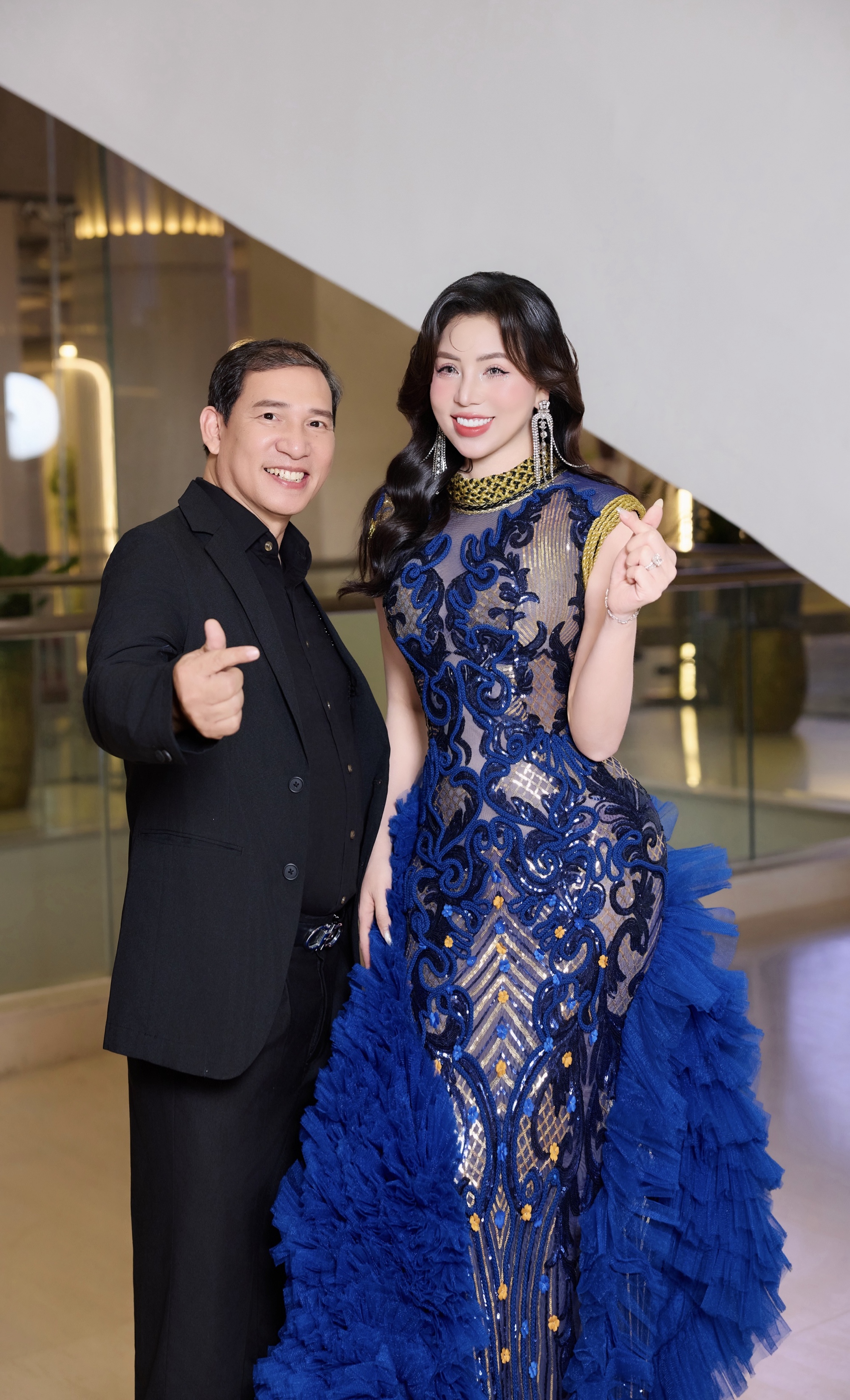 &Aacute; hậu Hương Kathy b&agrave;y tỏ sự ngưỡng mộ NSƯT Quang Thắng - Ảnh 4.