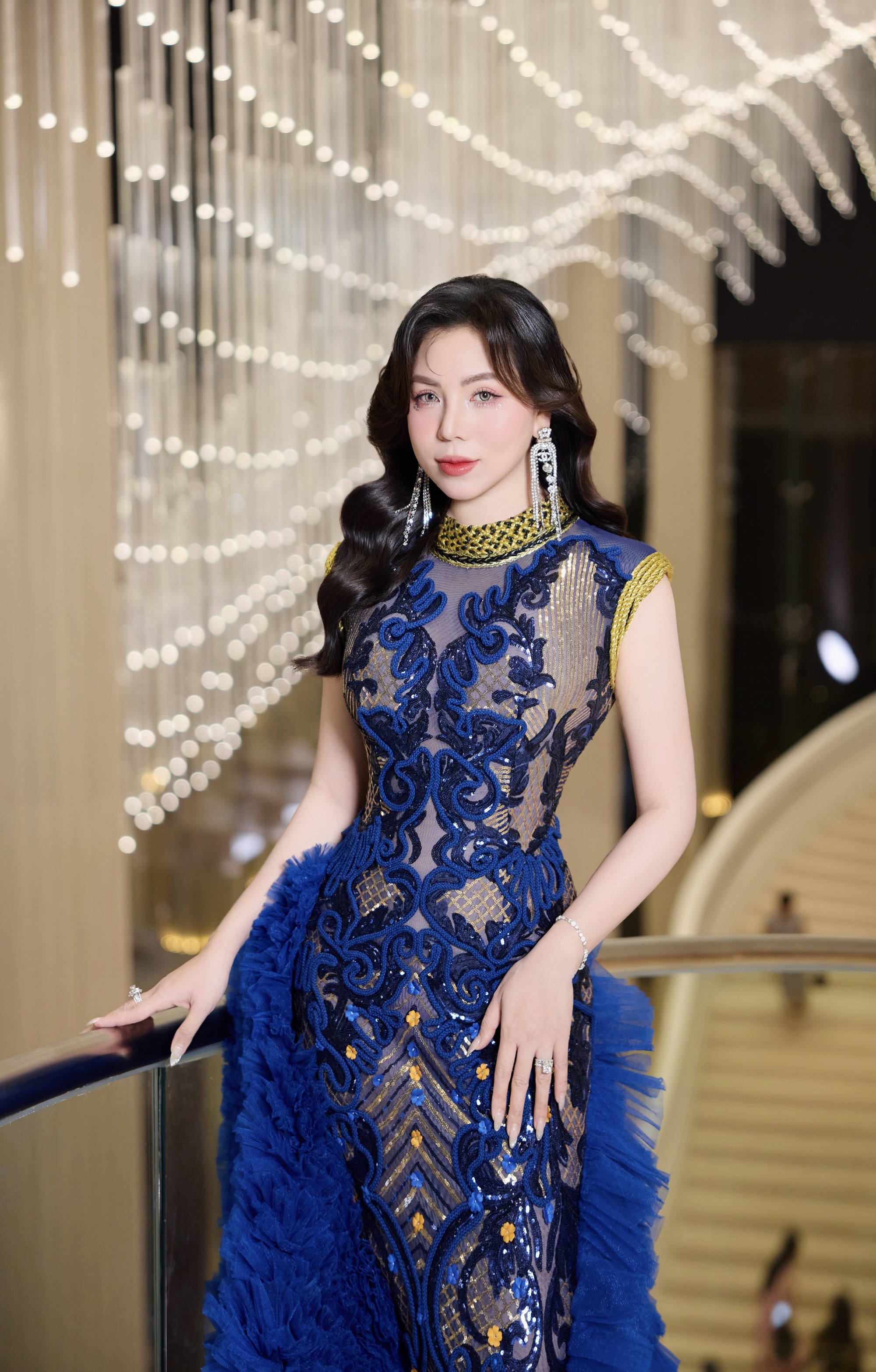 &Aacute; hậu Hương Kathy b&agrave;y tỏ sự ngưỡng mộ NSƯT Quang Thắng - Ảnh 1.