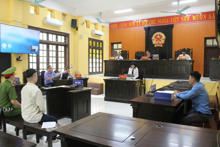 Cưỡng đoạt tiền của CSGT , TikToker L&ecirc; Việt H&ugrave;ng nhận 7 , 5 năm t&ugrave; giam - Ảnh 2.