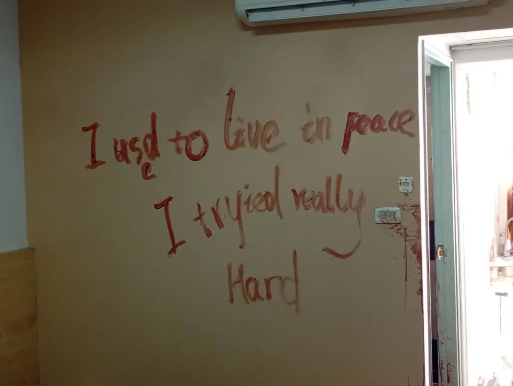 Ph&aacute;t hiện thi thể nữ sinh trong ph&ograve;ng trọ với d&ograve;ng chữ m&aacute;u kỳ qu&aacute;i - Ảnh 3.