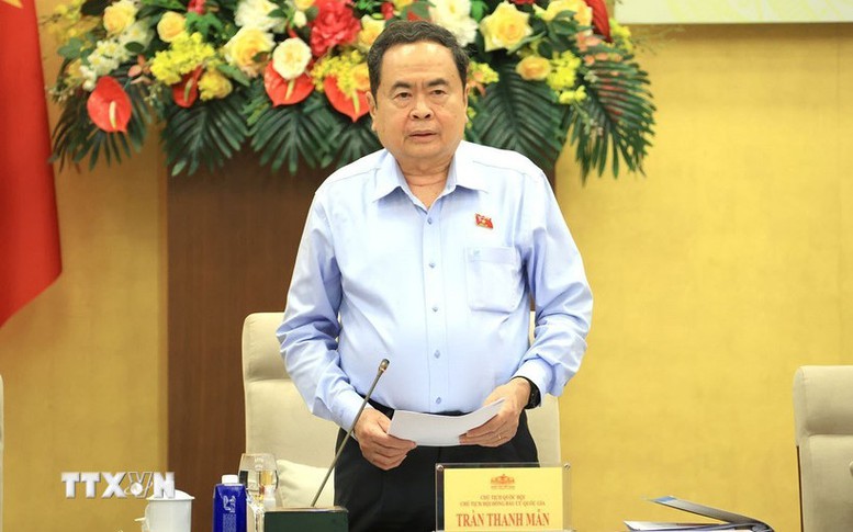 Đại biểu Quốc hội kh&oacute;a XVI viếng Chủ tịch Hồ Ch&iacute; Minh trước kỳ họp thứ nhất - Ảnh 11.