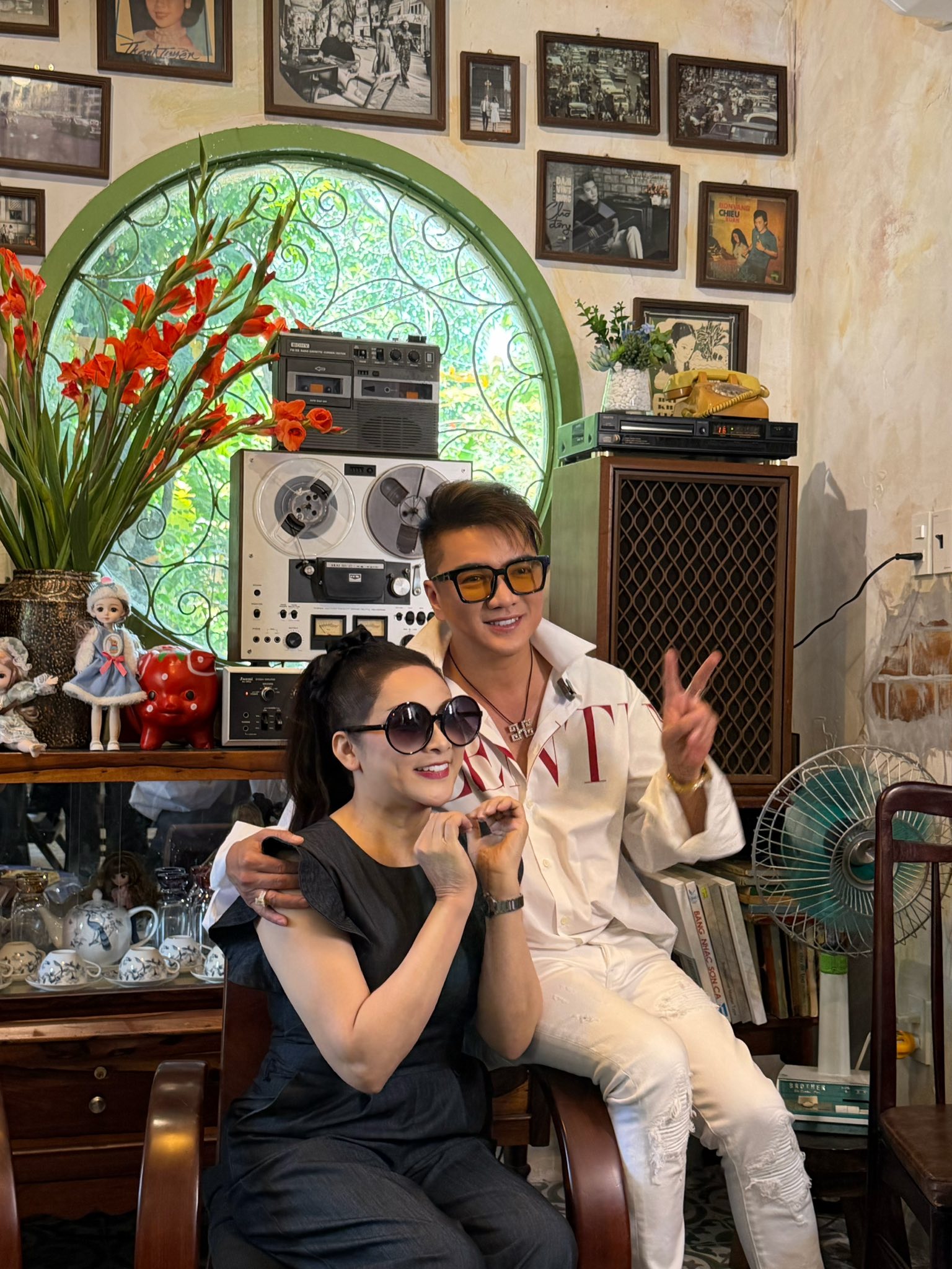 Nữ nghệ sĩ ở Mỹ về b&iacute; mật đến chỗ "&ocirc;ng ho&agrave;ng nhạc Việt" một thời b&aacute;n cafe, U60 vẫn được gọi l&agrave; b&eacute; - Ảnh 3.