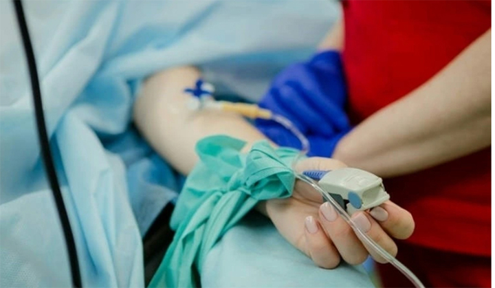 Bệnh nh&acirc;n tỉnh dậy biết n&oacute;i tiếng T&acirc;y Ban Nha sau phẫu thuật - Ảnh 1.