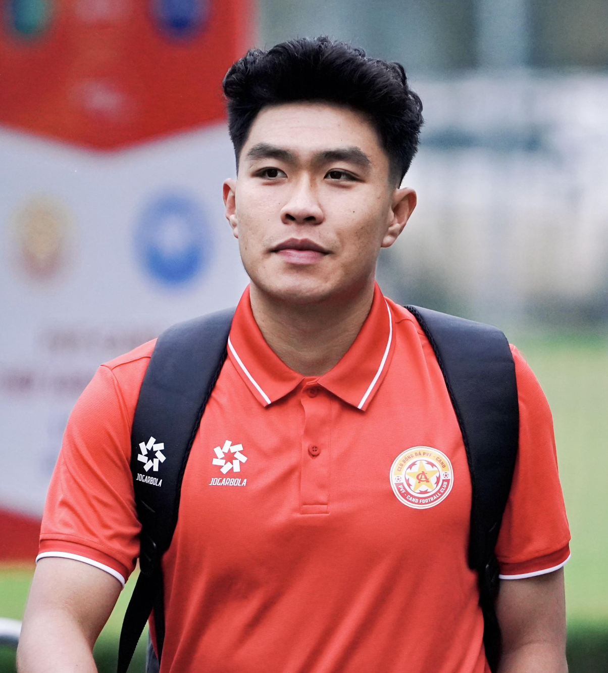 Camera nh&agrave; đ&agrave;i "t&oacute;m d&iacute;nh" hotgirl bắn s&uacute;ng Ph&iacute; Thanh Thảo xinh đẹp đi cổ vũ L&yacute; Đức (U23 Việt Nam), đập tan tin đồn rạn nứt- Ảnh 4.