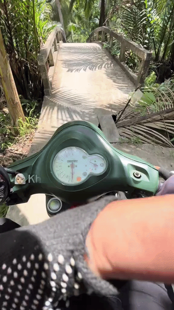 Clip đi qua gần 30 c&acirc;y cầu mới đến nh&agrave; "kh&aacute;ch iu" của shipper Vĩnh Long được xem hơn 600 ngh&igrave;n lần- Ảnh 1.