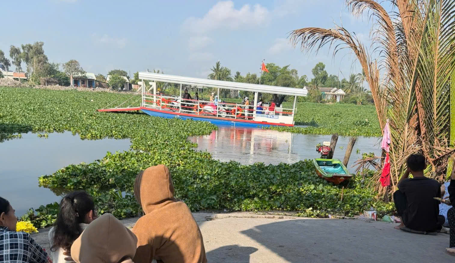 B&agrave;ng ho&agrave;ng ph&aacute;t hiện thi thể 2 trẻ nhỏ đuối nước tr&ecirc;n s&ocirc;ng V&agrave;m Cỏ T&acirc;y - Ảnh 2.