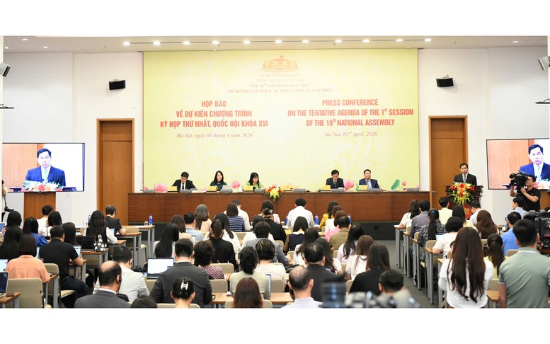 Đại biểu Quốc hội kh&oacute;a XVI viếng Chủ tịch Hồ Ch&iacute; Minh trước kỳ họp thứ nhất - Ảnh 7.