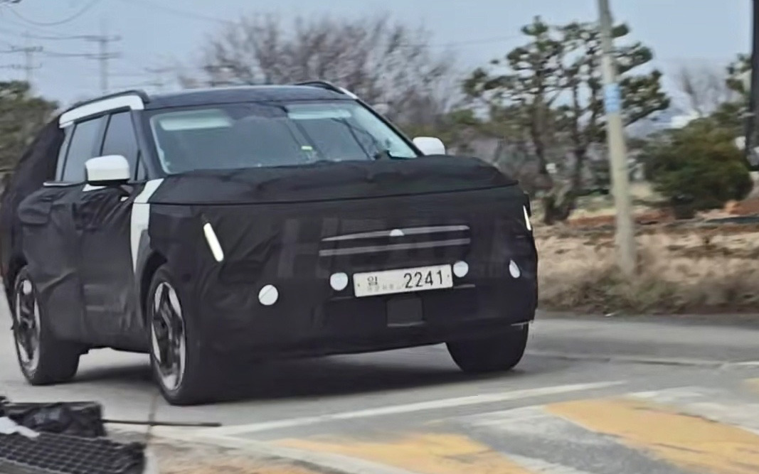 B&oacute;c t&aacute;ch chi tiết thiết kế mới lạ tr&ecirc;n Hyundai Tucson 2027: Đ&egrave;n mới đặt rất thấp, xi-nhan dạng dọc, m&agrave;n h&igrave;nh ng&agrave;y c&agrave;ng lớn- Ảnh 7.