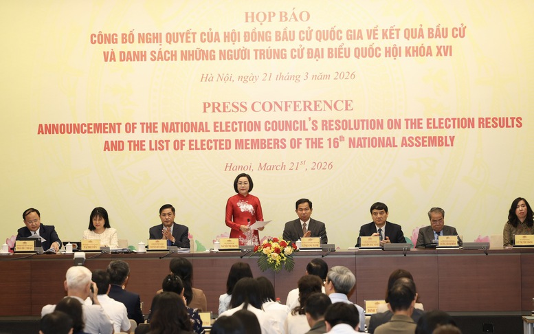 Đại biểu Quốc hội kh&oacute;a XVI viếng Chủ tịch Hồ Ch&iacute; Minh trước kỳ họp thứ nhất - Ảnh 10.