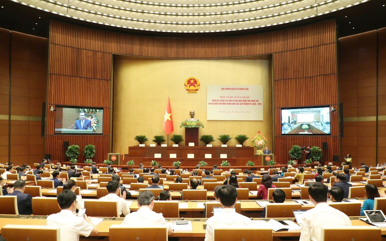 Đại biểu Quốc hội kh&oacute;a XVI viếng Chủ tịch Hồ Ch&iacute; Minh trước kỳ họp thứ nhất - Ảnh 8.