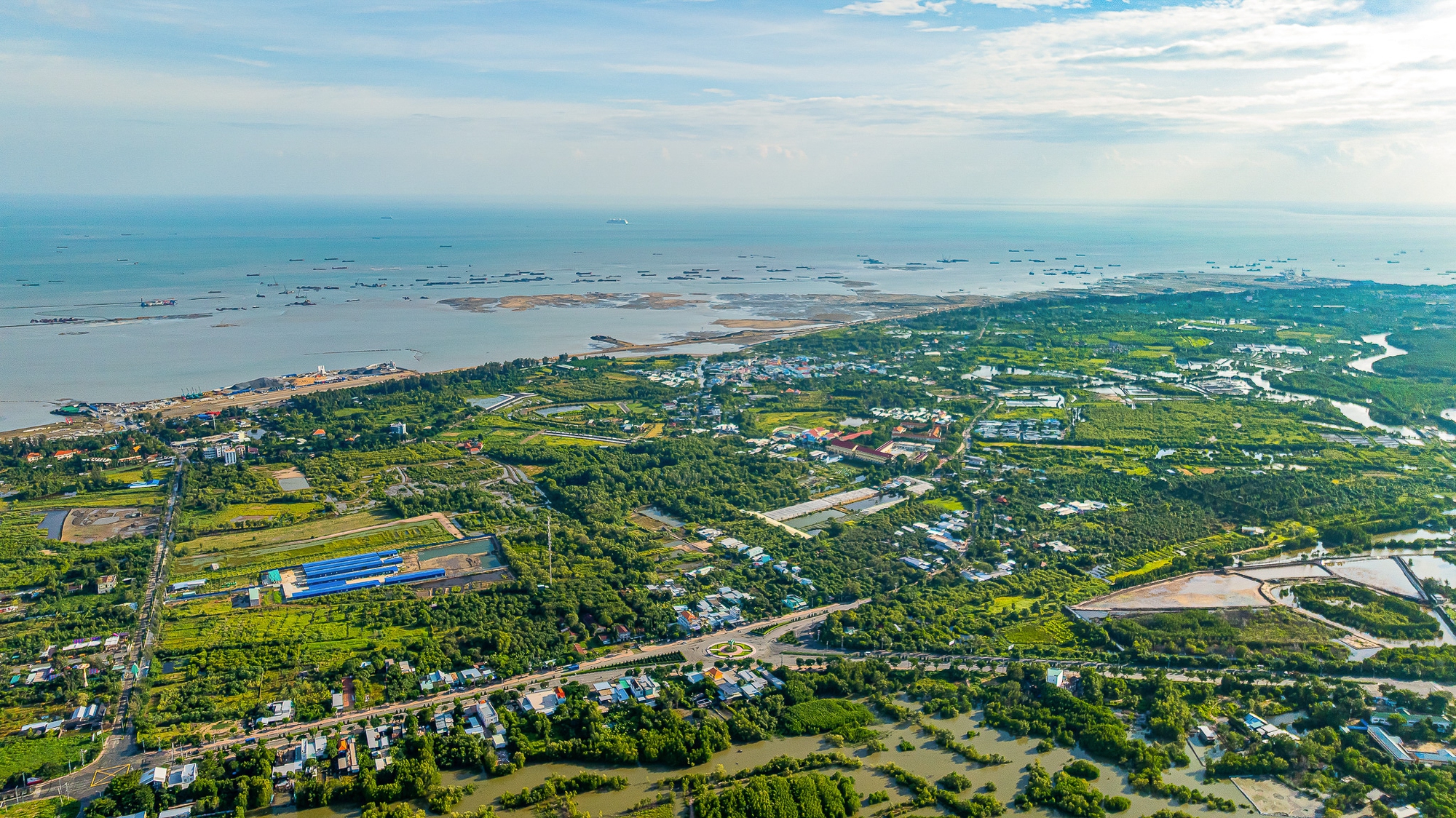 Từ 20 năm đến vài tháng: Cuộc xoay chuyển không tưởng của hạ tầng Cần Giờ dưới bàn tay Vingroup - Ảnh 1. Từ 20 năm đến vài tháng: Cuộc xoay chuyển không tưởng của hạ tầng Cần Giờ dưới bàn tay Vingroup - Ảnh 1.