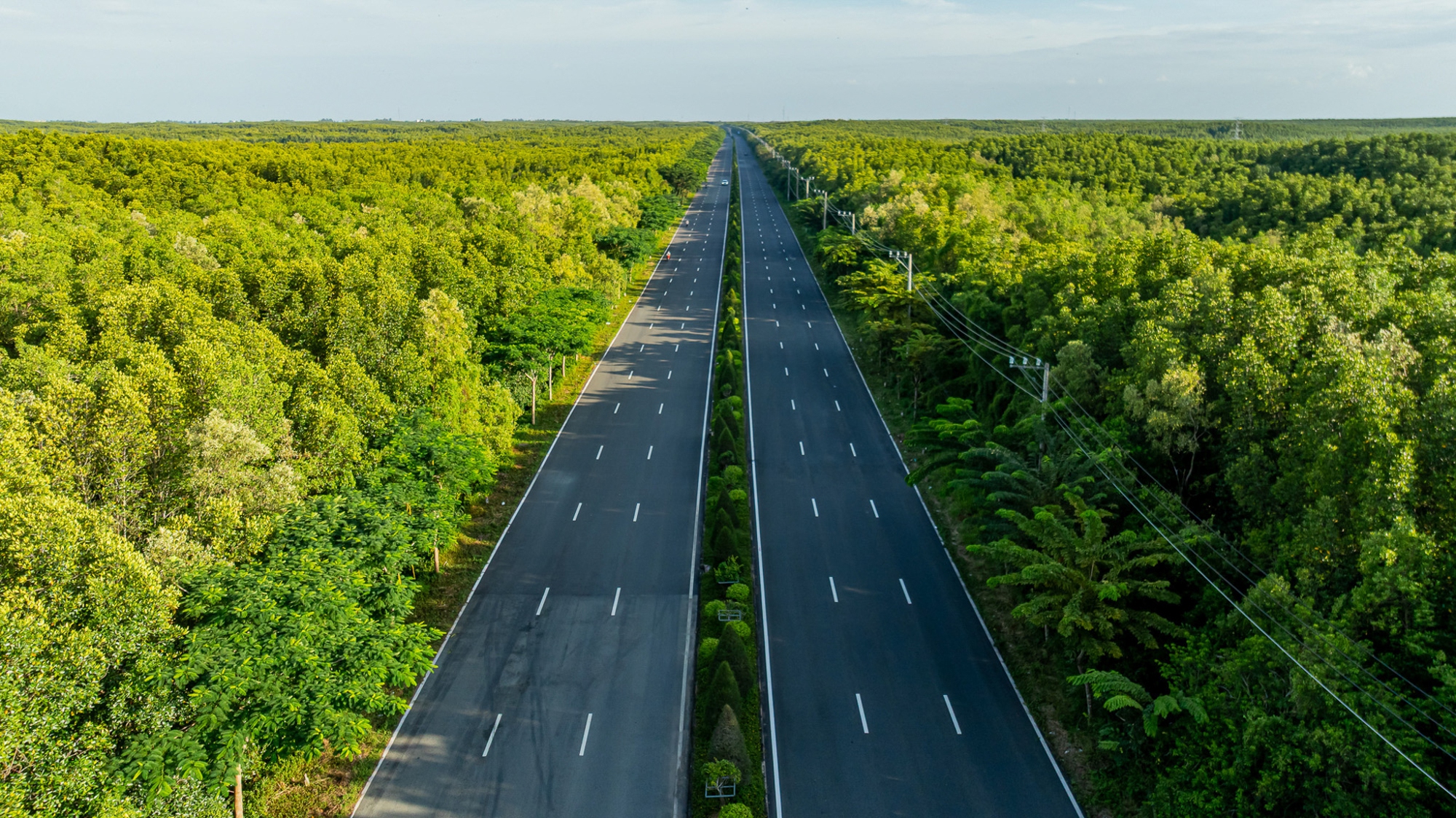 Từ 20 năm đến vài tháng: Cuộc xoay chuyển không tưởng của hạ tầng Cần Giờ dưới bàn tay Vingroup - Ảnh 9. Từ 20 năm đến vài tháng: Cuộc xoay chuyển không tưởng của hạ tầng Cần Giờ dưới bàn tay Vingroup - Ảnh 9.