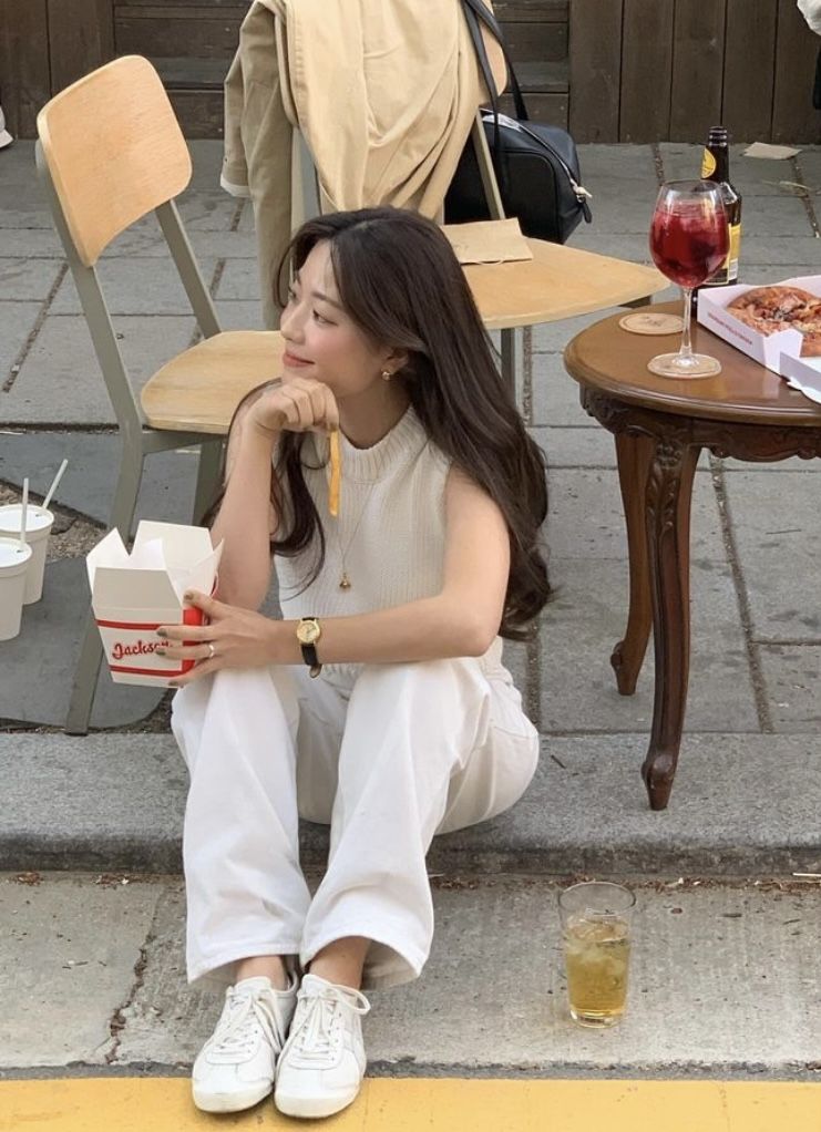 Thu nhập 15 triệu/th&aacute;ng: Chia tiền thế n&agrave;o khi c&aacute;i g&igrave; cũng đắt, v&agrave;ng cao m&agrave; lương vẫn đứng y&ecirc;n?- Ảnh 1.