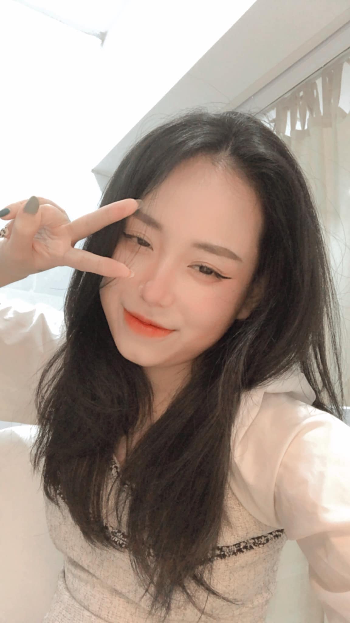 C&ocirc; gi&aacute;o Minh Thu "comeback" với giao diện kh&aacute;c lạ, fan ngỡ ng&agrave;ng v&igrave; kh&ocirc;ng nhận ra - Ảnh 1.