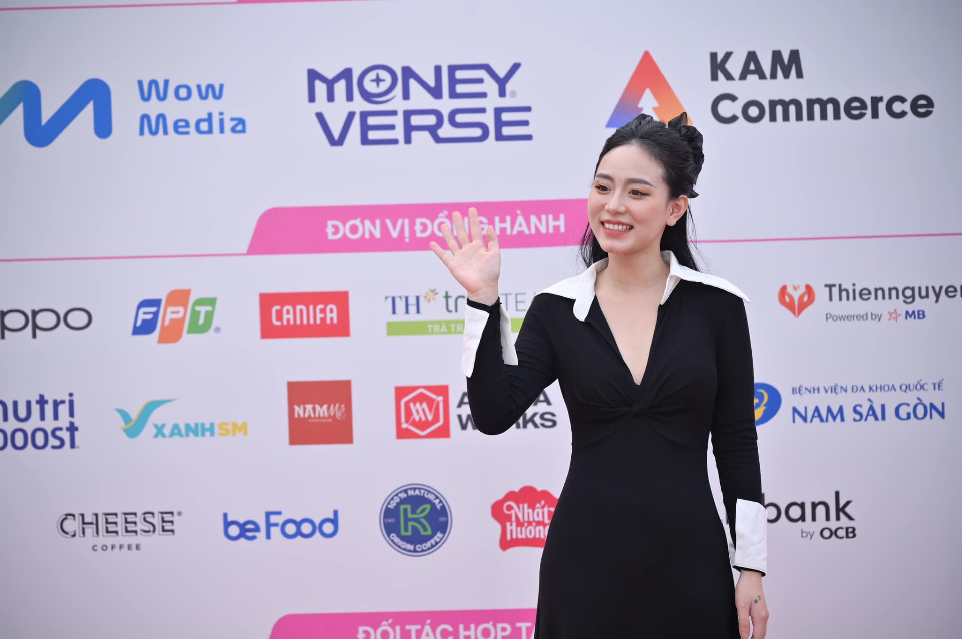 C&ocirc; gi&aacute;o Minh Thu "comeback" với giao diện kh&aacute;c lạ, fan ngỡ ng&agrave;ng v&igrave; kh&ocirc;ng nhận ra - Ảnh 6.