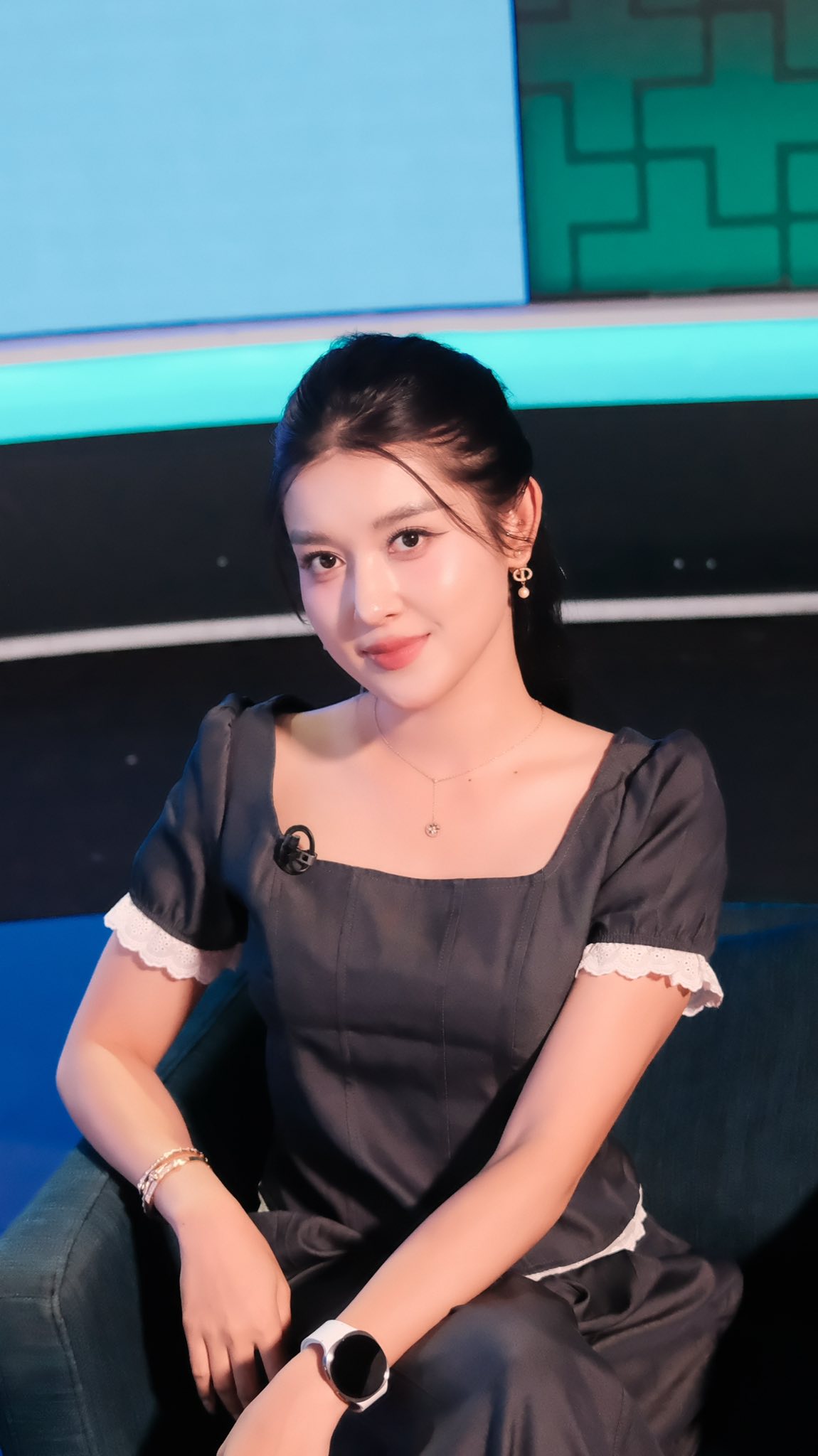 &Aacute; hậu Huyền My thanh l&yacute; gi&agrave;y hiệu nhưng b&ugrave;ng nổ tranh c&atilde;i: "Đen đen bẩn bẩn thế n&agrave;y m&agrave; cũng đi pass!" - Ảnh 3.