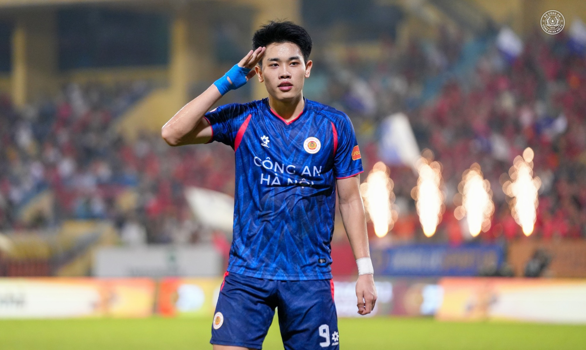 Vừa “mở tài khoản” bàn thắng, Đình Bắc nhận ngay nhiệm vụ đặc biệt từ HLV Kim Sang-sik? - Ảnh 1. Vừa “mở tài khoản” bàn thắng, Đình Bắc nhận ngay nhiệm vụ đặc biệt từ HLV Kim Sang-sik? - Ảnh 1.